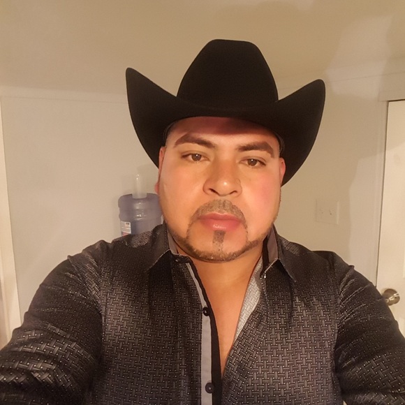 Meet your Posher, Enrique - Picture 8 of 8